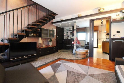 Foto Appartamento a Monza di 180 m² con 4 locali in vendita
