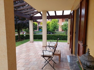 Foto Villa unifamiliare a Poncarale Centro di 330 m² con 5 locali
