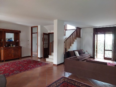 Foto Villa unifamiliare a Poncarale Centro di 330 m² con 5 locali