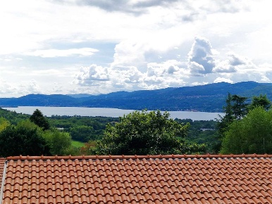 Foto Casa indipendente in Via Trento, Besozzo Centro di 200 m² con 7 locali
