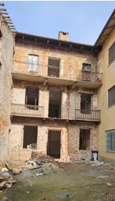Foto Casa indipendente a Carmagnola Centro di 316 m² con 10 locali