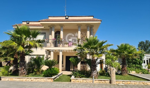 Foto Villa unifamiliare in Strada Monti del Duca, Martina Franca di 365 m²