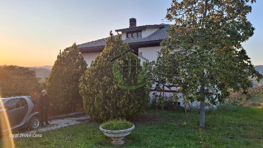 Foto Casa indipendente in Contrada Crocifisso, Castignano di 288 m²