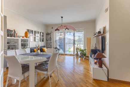 Foto Appartamento in Via Tenente Cesare Suglia, Bari Japigia di 82 m²
