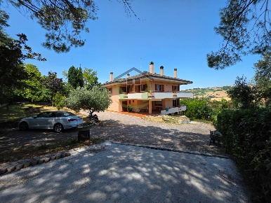 Foto Villa singola in Via Valle Oscura, Porto San Giorgio di 300 m²