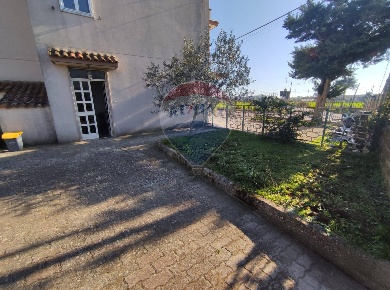 Foto Casa indipendente a Laterza di 390 m² con 14 locali in vendita