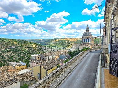 Foto Appartamento in Via Tenente Ottaviano, Ragusa Ibla di 78 m² in vendita