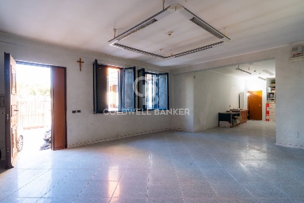 Foto Laboratorio in VIA PAOLO MARZI, Modugno di 514 m² con 7 locali