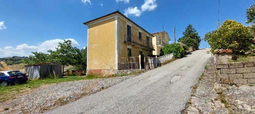 casa indipendente in vendita ad Ariano Irpino in zona Tesoro