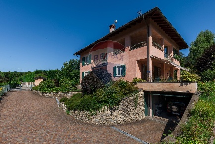 Foto Villa singola in Via Mattone, Marchirolo Centro di 419 m² in vendita