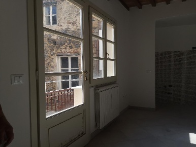 Foto Case indipendenti a Buti Centro di 190 m² con 8 locali in affitto