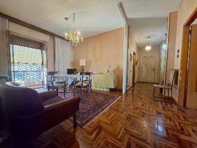 Foto Appartamento a Carrara Centro di 148 m² con 6 locali in vendita