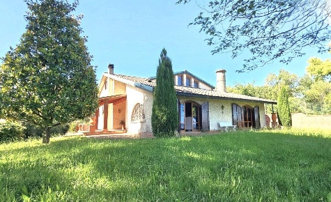 Foto Villa unifamiliare a Santa Maria a Monte di 477 m² con 14 locali