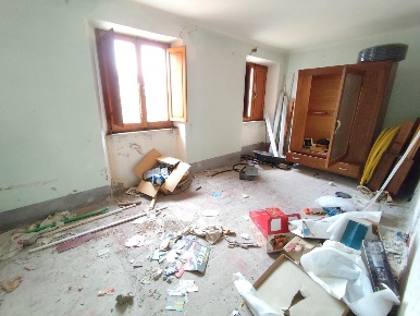 Foto Appartamento a Massa Centro di 80 m² con 5 locali in vendita