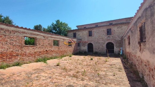 Foto Rustico a Castiglione del Lago di 900 m² con 10 locali in vendita