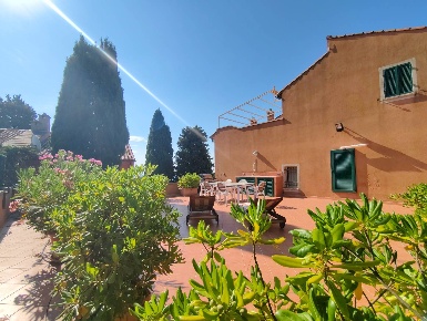 Foto Appartamento in Via Usodimare, Finale Ligure Centro di 115 m²