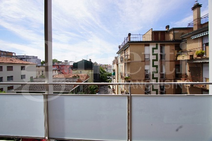 Foto Appartamento in Viale Garibaldi, Venezia Mestre di 120 m² con 5 locali