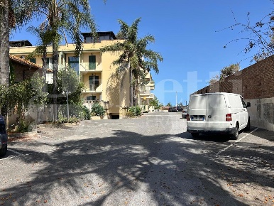 Foto Box in Via Nazionale 95, Torregrotta Centro di 28 m² in vendita
