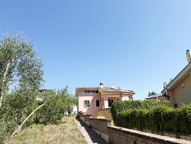 Foto Villa unifamiliare in Via Maurizio Formisano 36, Bracciano di 180 m²