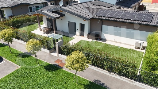 Foto Villa bifamiliare in Via S. Rocco 108, Romano di Lombardia di 170 m²