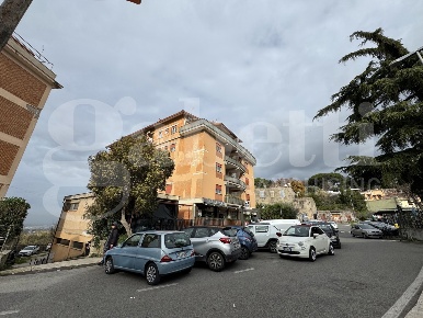 Foto Appartamento in Piazza Europa 2, Marino Centro di 100 m² con 3 locali