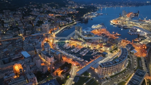 Foto Appartamento in Via Orefici 3, Savona Centro Storico di 135 m²