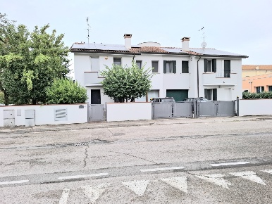 Foto Villa bifamiliare in Via E. Berlinguer 242, Bosaro Centro di 200 m²