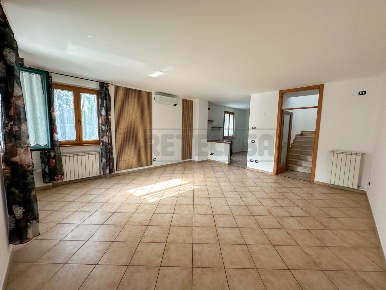 Foto Villa a schiera in PIAZZA SANTA MARIA MAGGIORE 16, Visco di 175 m²