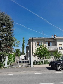 Foto Villa bifamiliare in Via Donato Bramante 130, Crema di 195 m²