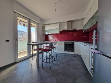 Foto Appartamento in Via Montale 4, Ventimiglia Centro Città di 110 m²