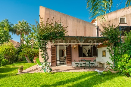 Foto Villa unifamiliare in Contrada Arcile, Augusta di 120 m² con 4 locali