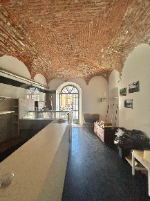 Foto Locale commerciale a Sarzana Centro di 31 m² con 1 locali in vendita