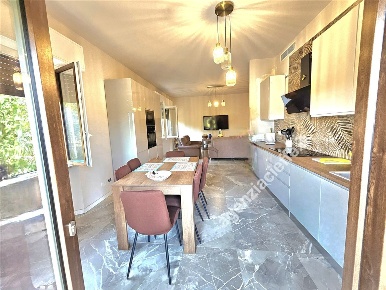 Foto Appartamento a Massa Marina di Massa Centro di 110 m² con 5 locali