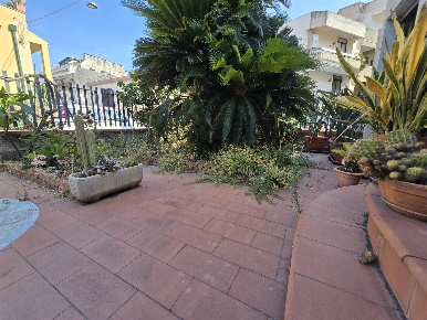 Foto Appartamento a Aci Castello di 120 m² con 5 locali in vendita