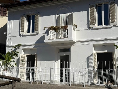 Foto Villa unifamiliare a Greve in Chianti Lucolena In Chianti di 360 m²