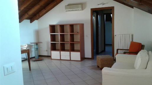 Foto Appartamento a Lodi Città Bassa, Laghi di 77 m² con 2 locali