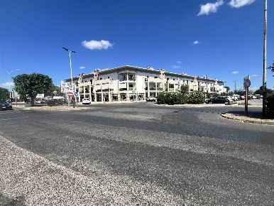 Foto Locale commerciale a Policoro Centro di 150 m² in vendita