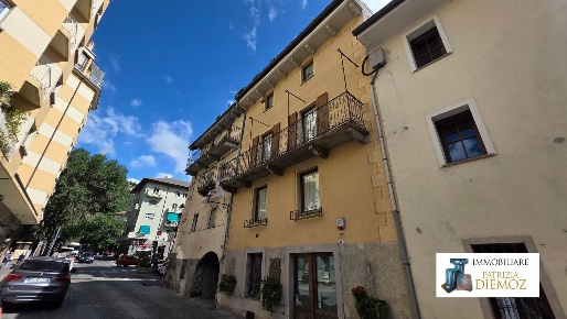 Foto Appartamento a Aosta Centro di 112 m² con 3 locali in vendita