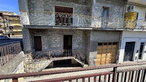Foto Garage in via Garibaldi, Scordia di 65 m² con 1 locali in affitto