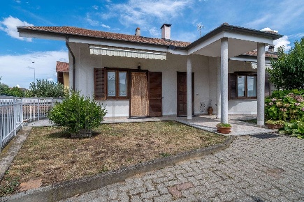 Foto Villa unifamiliare a Bruino di 300 m² con 6 locali in vendita