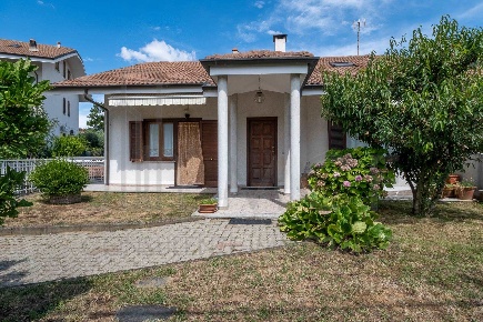 Foto Villa unifamiliare a Bruino di 300 m² con 6 locali in vendita