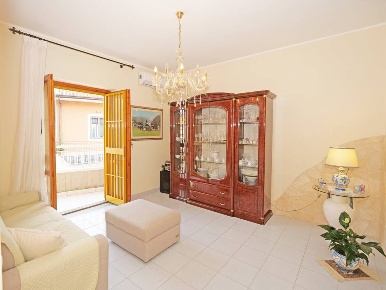 Foto Appartamento in Via Sottotenente Barbagallo 98, Acireale di 88 m²