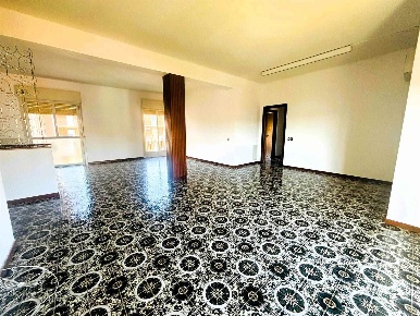 Foto Appartamento in Via Francesco Guglielmino  18, Catania di 148 m²