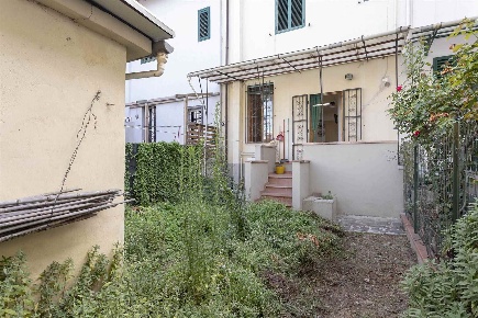 Foto Casa indipendente in via Montalvo, Campi Bisenzio Centro di 140 m²