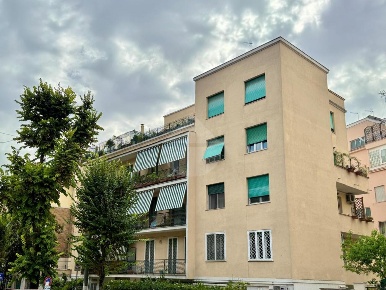 Foto Appartamento in Viale delle medaglie d'oro, Roma di 68 m² con 3 locali