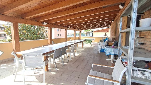 Foto Villa unifamiliare a Camerata Picena di 550 m² con 15 locali