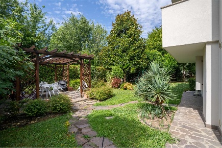 Foto Villa bifamiliare in Via Mazzini, San Donà di Piave Centro di 166 m²