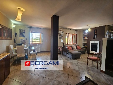 Foto Villa unifamiliare in Via Spino Bianco 32, Nettuno di 170 m²