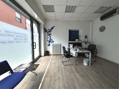 Foto Ufficio in via Milano 2, Lomazzo Centro di 50 m² con 2 locali