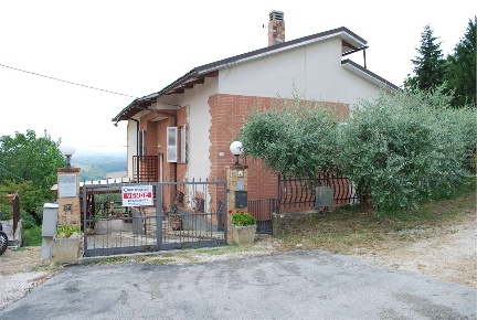 Foto Villa unifamiliare in Via Papa Giovanni XXIII 2, San Ginesio Centro